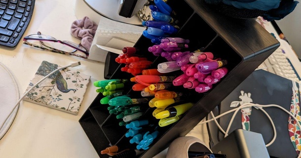 bolígrafo organizador doce colores hechicero recolectores cerezas 3D modelos casa oficina lápiz caja almacenaje titular pluma 3d print model - Mito3D