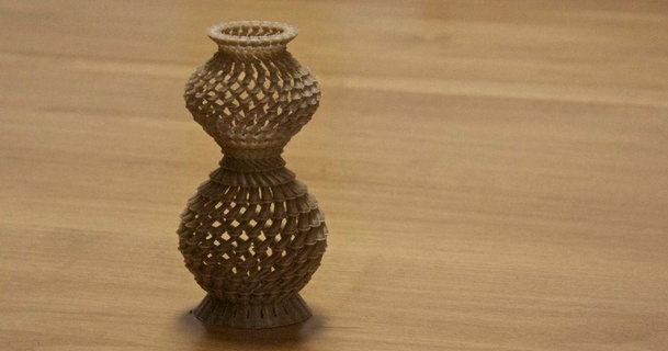 spirale croissance vase steedmaker 3D modèles art conception sculptures dessin animé sculpture 3d print model - Mito3D
