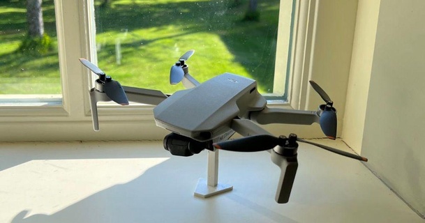 dji mini drone In piedi oldfield 3D Modelli gadget 3d print model - Mito3D