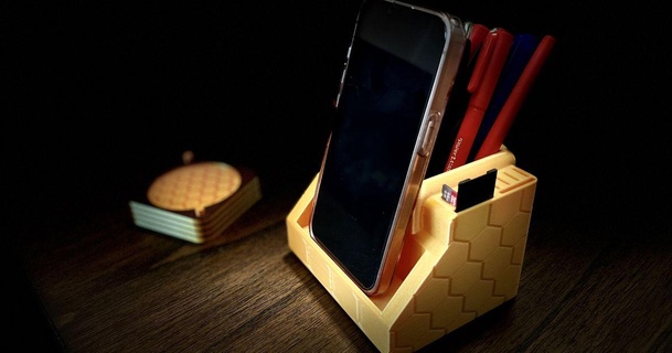 honeycomb desk organizer 3dptrk 3D Models Hobby & Makers Organizers hexagonal sd phonestand penholder 3d print model - Mito3D