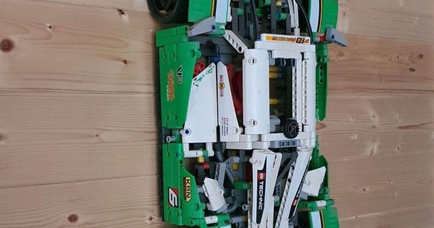 Lego 42039 24 Stunde Rennfahrer Mauer Haken pugwash 3D Modelle Spielzeuge Spiele Gebäude Wandhalterung thingiverse Wandhaken legotechnisch 3d print model - Mito3D