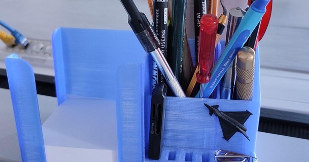 pen paper holder marvin 3D Models Hobby & Makers Organizers pencil usb 3d print model - Mito3D