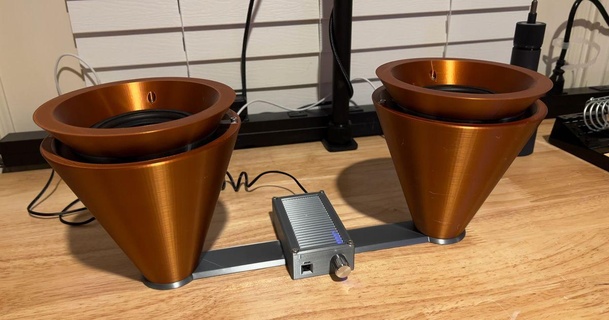 modern speakers whatthefilament 3D Models Gadgets Audio audio 3d print model - Mito3D