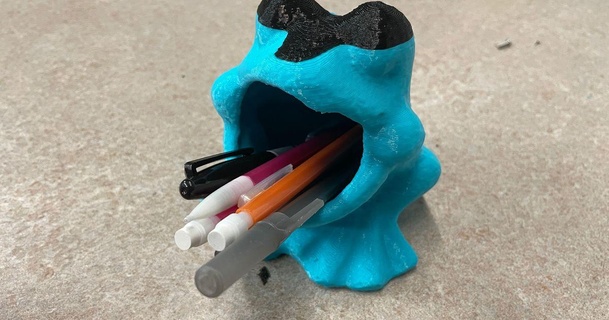 grenouille stylo titulaire soutien ginko 3D modèles Ménage Bureau fusion360 porte plume crayons grenouilles 3d print model - Mito3D