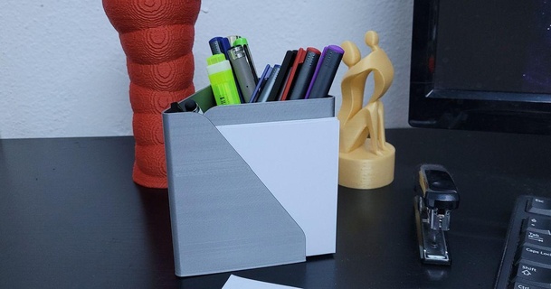 caneta copo triângulo construções milagrosas 3D modelos casa escritório lápis porta canetas Porta 3d print model - Mito3D