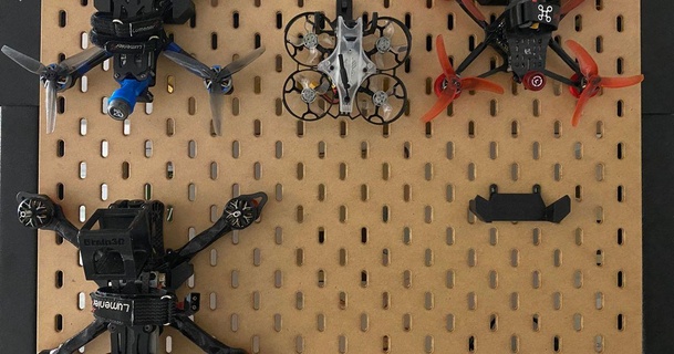 drone titulaire soutien Ikea skadis jf passe temps 3D modèles art conception Wall mounted ikeaskadis fpvdrone 3d print model - Mito3D