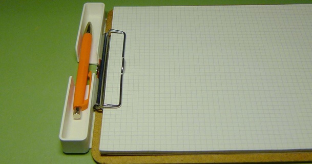 Stift Tablett Halter Unterstützung Zwischenablage din a4 gehe Hören 3D Modelle Haushalt Büro Stifthalter Stiftplatte klemmbrett stiftschale schreibbrett 3d print model - Mito3D