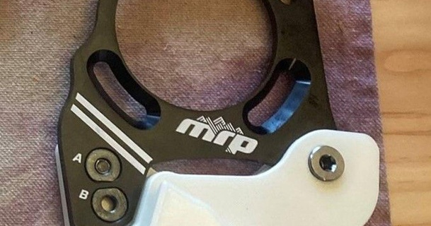 inferiore guida bash guardia MRP Giusto chaingeride perno tenditore 3D Modelli gli sport all'aperto bicicletta paracatena bashguard 3d print model - Mito3D