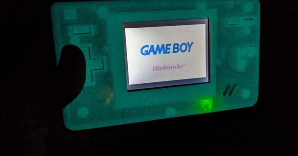 Game Boy Makro xl 2 Taste Gesicht Teller voll gesichtslose Technik 3D Modelle Gadgets Video Spiele 3d print model - Mito3D
