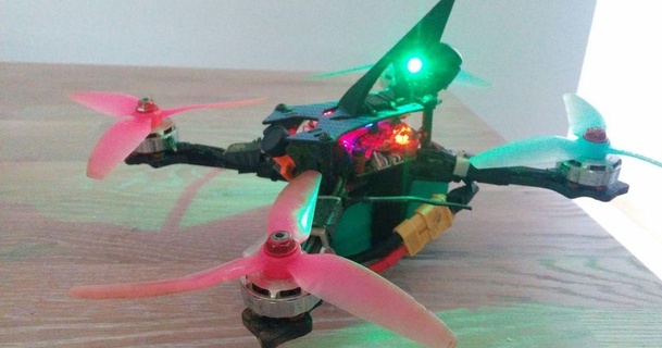 Avantgarde erforschen LED Hai Flosse axii ufl Pitflyer 3D Modelle Hobby Macher RC Robotik Quadcopter thingiverse 3d print model - Mito3D