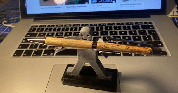 gracioso pen holder goerbi 3D modelos casa oficina bolígrafo minifigura 3d print model - Mito3D