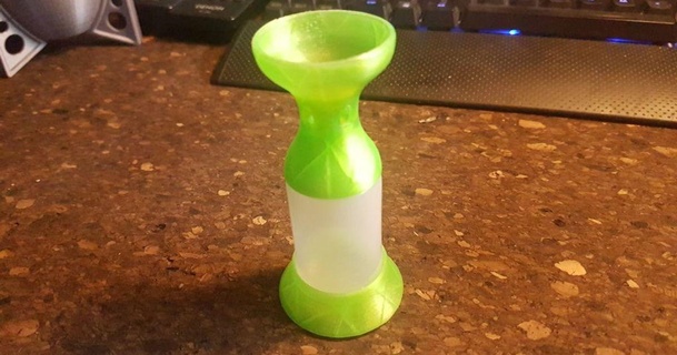 eliquid funnel & 30ml bottle stand spline72 3D Models Hobby Makers Other Ideas thingiverse 3d print model - Mito3D