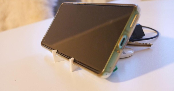 portachiavi Telefono In piedi personalizzabile fred441a 3D Modelli gadget portatile dispositivi phonestand openscad 3d print model - Mito3D