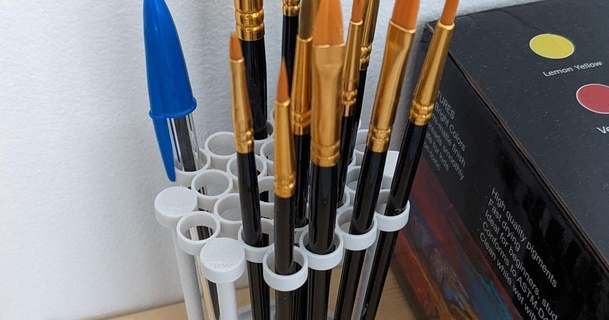 minimal Material Farbe Bürste Stift Bleistift Halter Unterstützung silent331 3D Modelle Hobby Macher Werkzeuge Bleistifte Stifthalter 3d print model - Mito3D