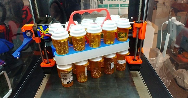 trasportare maniglia pillola bottiglia cremagliera Mrflippant 3D Modelli passatempo creatori organizzatori arancia vuoto walgreens 3d print model - Mito3D