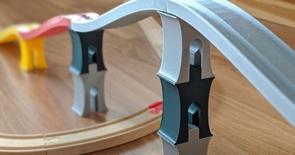 ponte pilastro ikea brio treno traccia porcellino Scarica gratuito stl modello printablescom 3d Modelli giocattoli Giochi ferrovia ferroviario 3d print model - Mito3D