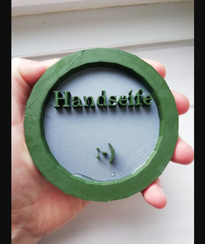 seifenschale mit etiketleme sabun tabak harfler by phillip k indir bedava stl model basılabilirler com 3d modeller ev halkı banyo dua renkli gümüş yeşil 3d print model - Mito3D