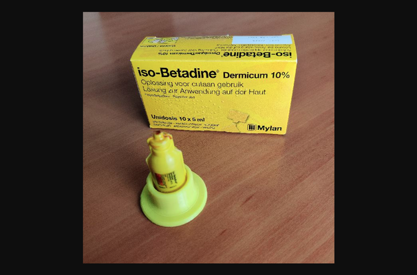 básico soporte pequeña iso betadine botellas by 3ddy descargar gratis stl modelo imprimibles com 3d modelos cuidado salud hogar casa médico herramientas 3d print model - Mito3D