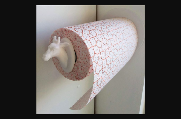 giraffe headed paper towel kulp destek by papağanadamı indir bedava stl model basılabilirler com 3d modeller ev halkı mutfak şeytani kağıt havlu zürafa 3d print model - Mito3D