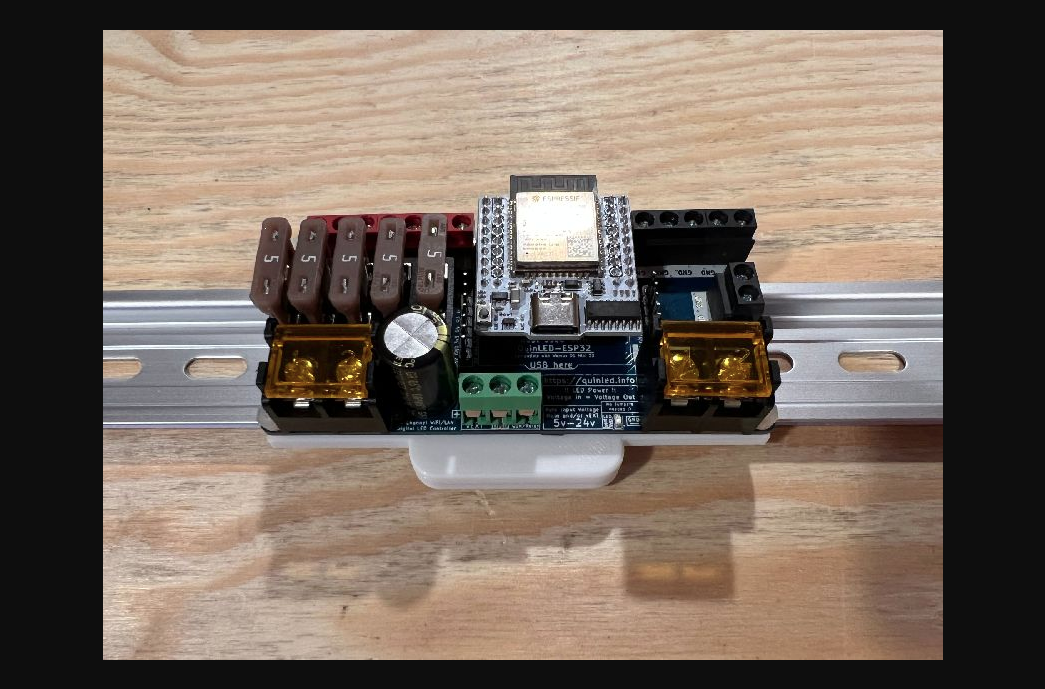 quinled dig quad vacarme rail monter by christophe échelle télécharger libre stl modèle imprimables com 3d modèles loisir fabricants électronique wled dinrail attaché 3D print model - Mito3D