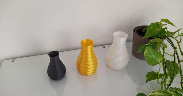 Polygon Spiral Vase schw download frei stl Modell Printablescom 3d Modelle Kunst Design Skulpturen Spiralvase Vasemode 3d print model - Mito3D