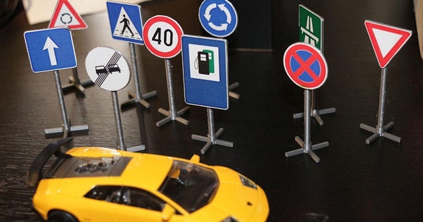 traffico strada segni imbroglione Scarica gratuito stl modello printablescom 3d Modelli giocattoli Giochi segnali stradali 3d print model - Mito3D