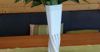 blumenvase mit verdrehtem unterteil flowervase twisted fluki download free stl model printablescom 3d models art & design sculptures decor decoration flower vase 3d print model - Mito3D