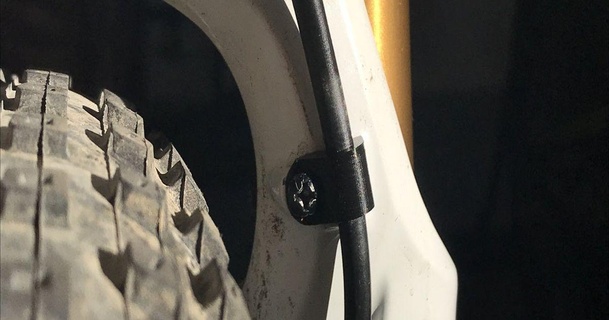 Renard suspension fourchette frein tuyau guider cmh Télécharger libre stl modèle imprimablescom 3d modèles sports Extérieur vélo vélofreinage bicyclette câble 3d print model - Mito3D