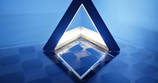 piramide scrivania lampada rayjizza Scarica gratuito stl modello printablescom 3d Modelli domestico arredamento guidato luce 3d print model - Mito3D