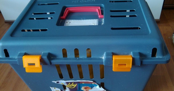 ersatz verschluss eine katzen-transportbox pet caddy steht drauf jofeinmechaniker download free stl model printablescom 3d models household pets box tier transport tierarzt 3d print model - Mito3D