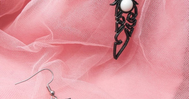 plumes tanatu Télécharger libre stl modèle imprimablescom 3d modèles mode femmes accessoires perles noir plume 3d print model - Mito3D