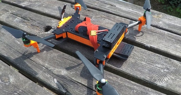 babacan 3 Quadcopter 450 size katlanabilir camera suited kızma indir Bedava stl model printablescom 3d modeller hobi yapımcılar rc robotik Uçan göz noktalı drone 3d print model - Mito3D