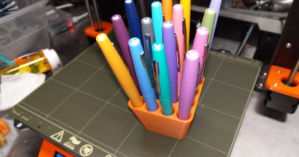 bolígrafo soporte 16 color sintió plumas kaje descargar gratis stl modelo imprimiblescom 3d modelos pasatiempo hacedores organizadores 3d print model - Mito3D