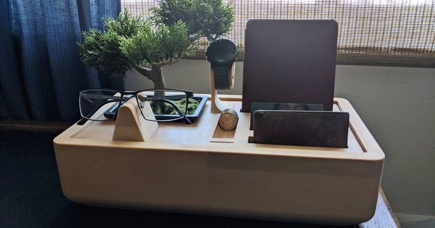 table nuit bonsaï organisateur bord Télécharger libre stl modèle imprimablescom 3d modèles loisir fabricants organisateurs chevet chargeur planteur 3d print model - Mito3D