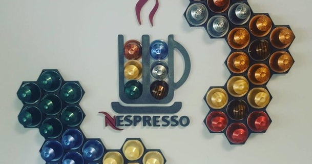 Nespresso Logo Tasse Kapsel Spender multi Remix piotrago download frei stl Modell Printablescom 3d Modelle Haushalt Haus Ausrüstung Kaffee Kaffeetasse Kapseln 3d print model - Mito3D