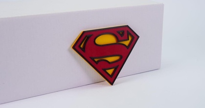 Superman logo aimant synth3d Télécharger libre stl modèle imprimablescom 3d modèles art conception 2d assiettes logos batman corp dc éclat vert 3d print model - Mito3D