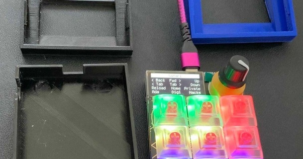 Adafruit Macropad rp2040 gekerbt steht Halter Unterstützung rotierend Startseite Mantel 3der download frei stl Modell Printablescom 3d Modelle Gadgets Computers DIY Diyelectronics Tastatur 3d print model - Mito3D