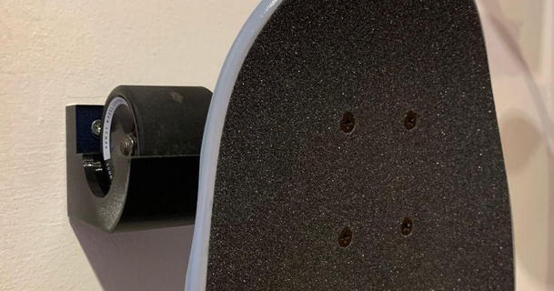 skate longboard parete montare pixelpinguin Scarica gratuito stl modello printablescom 3d Modelli arte design wall mounted skateboard Wall Mount titolare supporto 3d print model - Mito3D