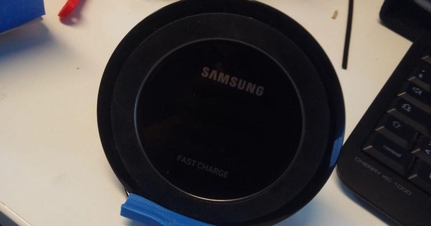Samsung inalámbrico cargador sentarse descargar gratis stl modelo imprimiblescom 3d modelos artilugio portátil dispositivos epng930 pie labio samsunginalámbrico 3d print model - Mito3D