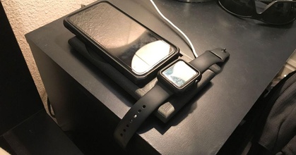 i phone xr uag Astuccio guaina + Mela orologio minimalista notte In piedi dock gabe Scarica gratuito stl modello printablescom 3d Modelli gadget portatile dispositivi Apple 3d print model - Mito3D