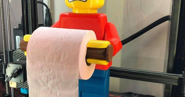 asustado cara Lego hombre baño rodar soporte líber descargar gratis stl modelo imprimiblescom 3d modelos juguetes juegos aire libre papel higiénico 3d print model - Mito3D