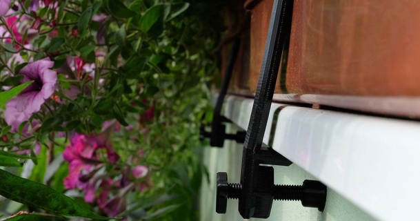 titulaire soutien fleur pot fenêtre planche frénétique Télécharger libre stl modèle imprimablescom 3d modèles Ménage Extérieur jardin panneau květináč 3d print model - Mito3D