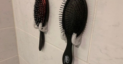 haarb rsten halter hairbrush holder Henne indir Bedava stl model printablescom 3d modeller ev halkı banyo kötü saç fırçası bozmak 3d print model - Mito3D