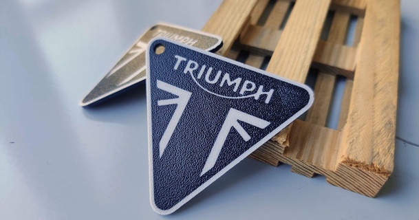 mmu Triumph Motorräder Schlüsselbund gwrks download frei stl Modell Printablescom 3d Modelle Kunst Design 2d Platten Logos Motorrad 3d print model - Mito3D
