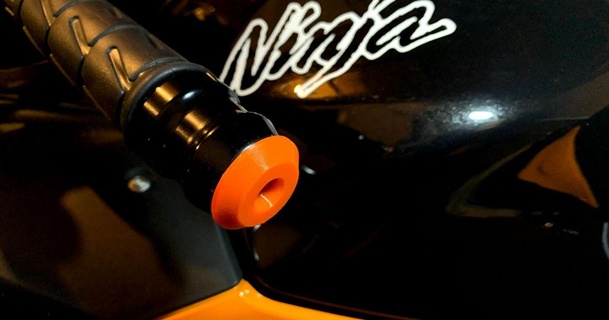 Kawasaki ninja guidão boné xuis baixar livre stl modelo printablescom 3d modelos passatempo fabricantes automotivo motocicleta proteção protetor 3d print model - Mito3D