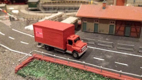 n scale consegna furgone rossa 3d print model - Mito3D