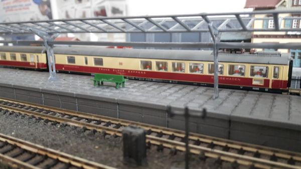 treno stazione rossa 3D print model - Mito3D