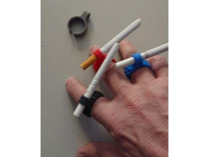 doigt cigarette titulaire soutien redpah 3d print model - Mito3D