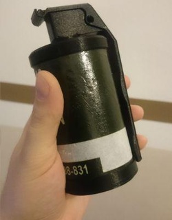 airsoft m18 fumar granada bb container dispenser redpah 3d print model - Mito3D