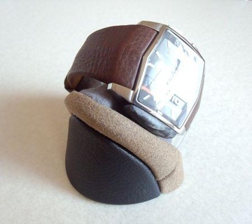 watch stand - tilt redpah 3d print model - Mito3D